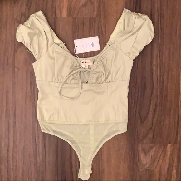 [SOLD] FASHION NOVA Aaliyah Tie Front Bodysuit - Picture 2 of 7